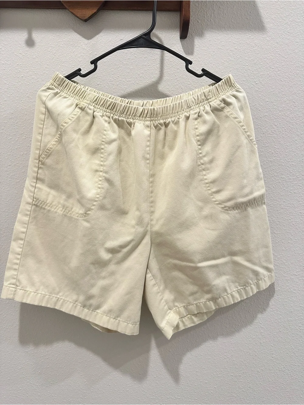 Women’s Light Yellow Shorts Size 14 Elastic Waist Cotton Blend